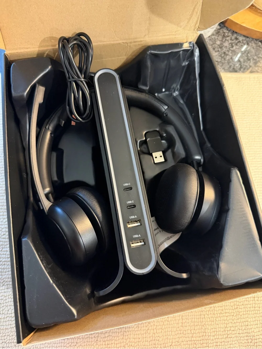KH155M Wireless Stereo Headset with Charging Stand - Black with Blue Trim